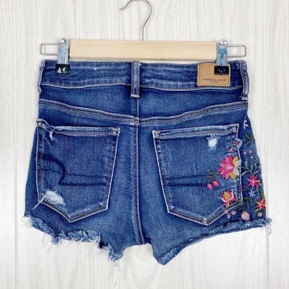 American Eagle | Floral Embroidered Hi Rise Shorties Ne(x)t Level Stretch Size 2 - Picture 2 of 5